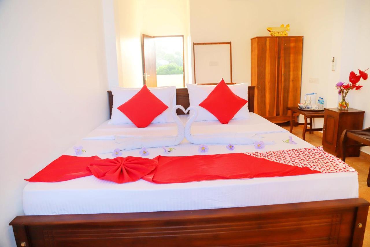 Htn Bay Resort Weligama Extérieur photo